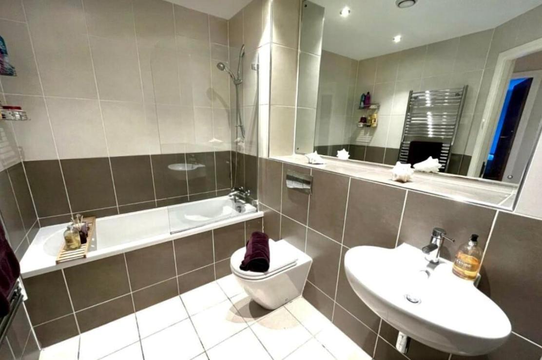 2 Bed, 2 Bath Apartment In Roundhay Leeds  Luaran gambar