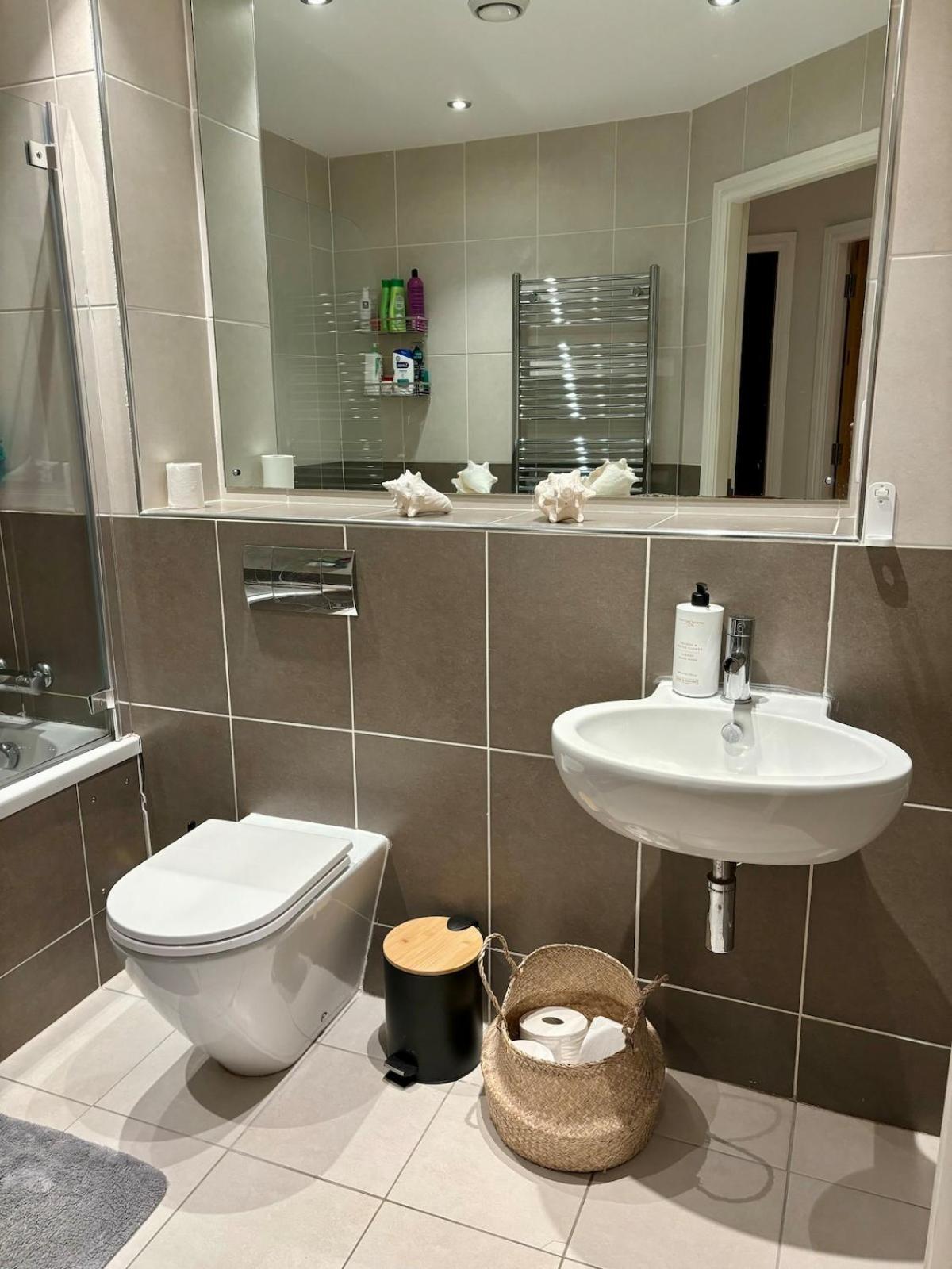 2 Bed, 2 Bath Apartment In Roundhay Leeds  Luaran gambar
