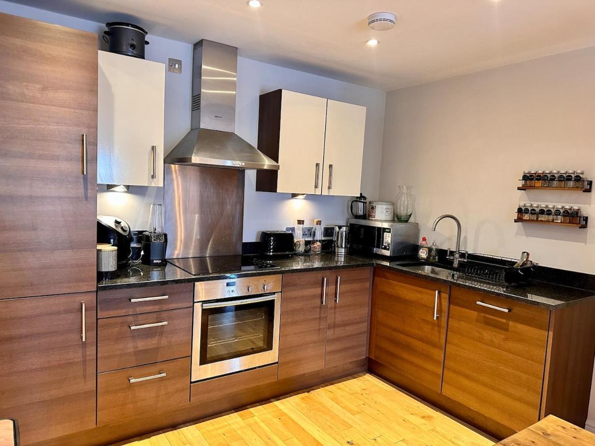 2 Bed, 2 Bath Apartment In Roundhay Leeds  Luaran gambar