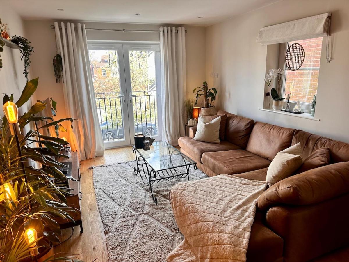 2 Bed, 2 Bath Apartment In Roundhay Leeds  Luaran gambar