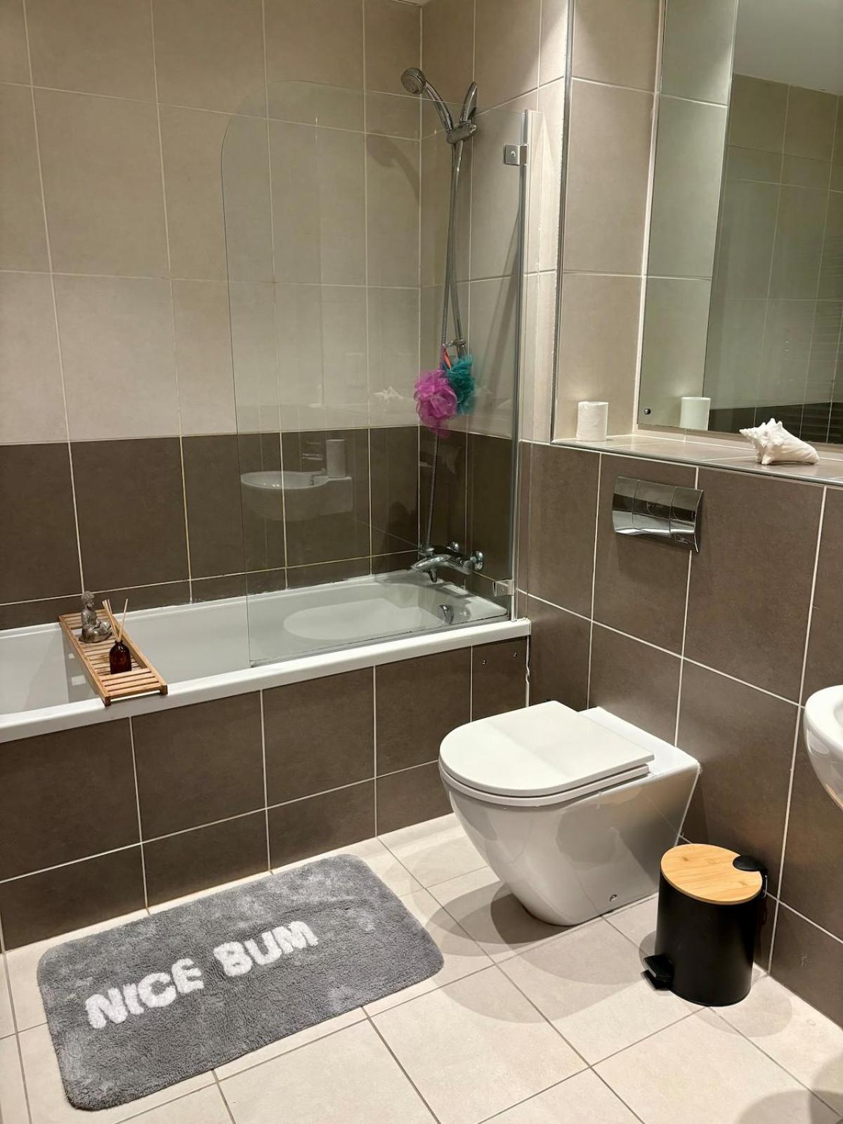 2 Bed, 2 Bath Apartment In Roundhay Leeds  Luaran gambar